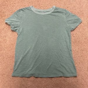 Old Navy women every wear tee. Small